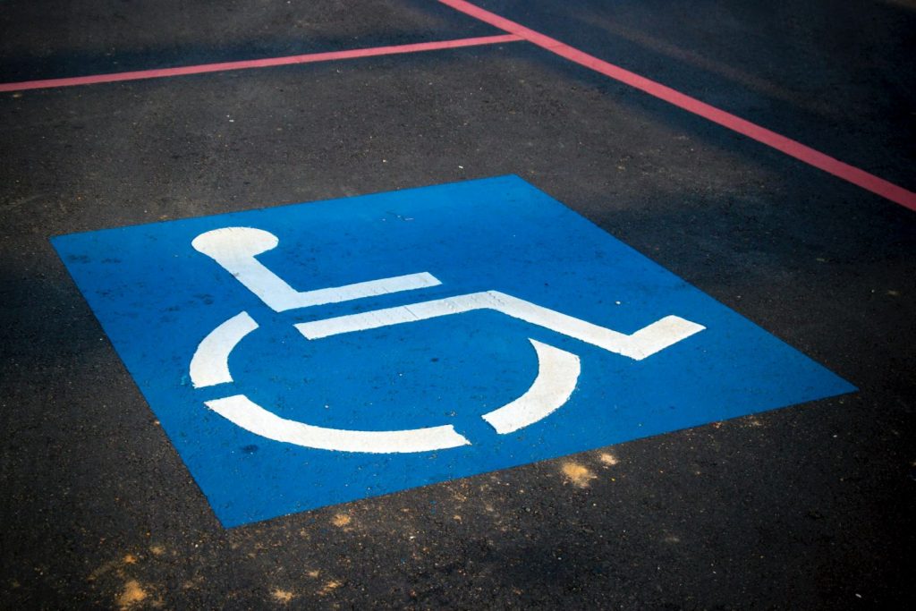 Espaços inclusivos para PCDs e pessoas com mobilidade reduzida são sinônimo de inclusão, cidadania e respeito