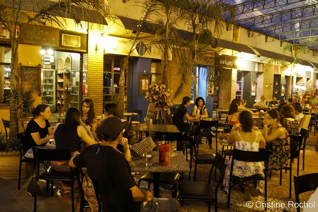 Guia de bairro: conheça a Cidade Baixa, em Porto Alegre