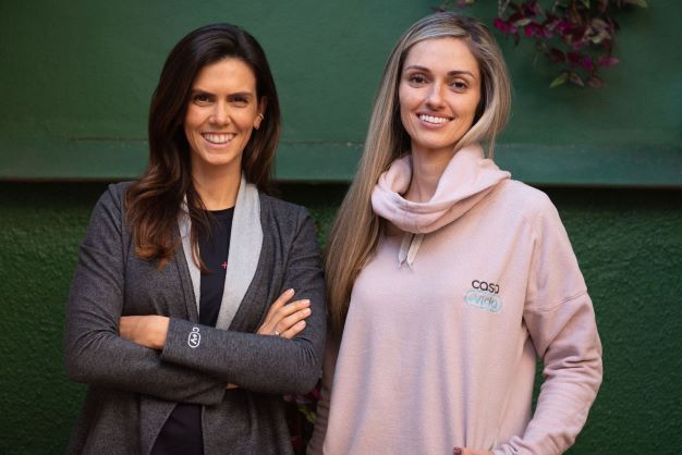 Dia da Mulher: Luthiele Gomes (D) e sua sócia Carolina Garcia (E) fizeram o empreendedorismo feminino acontecer à frente da Casa + Vida