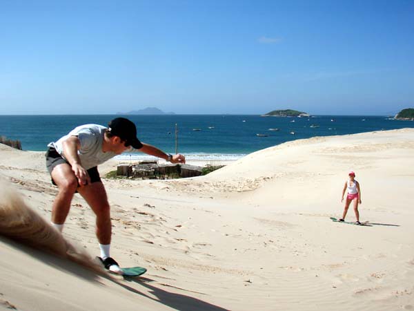 Ingleses, Florianópolis: pessoas praticando sandboard