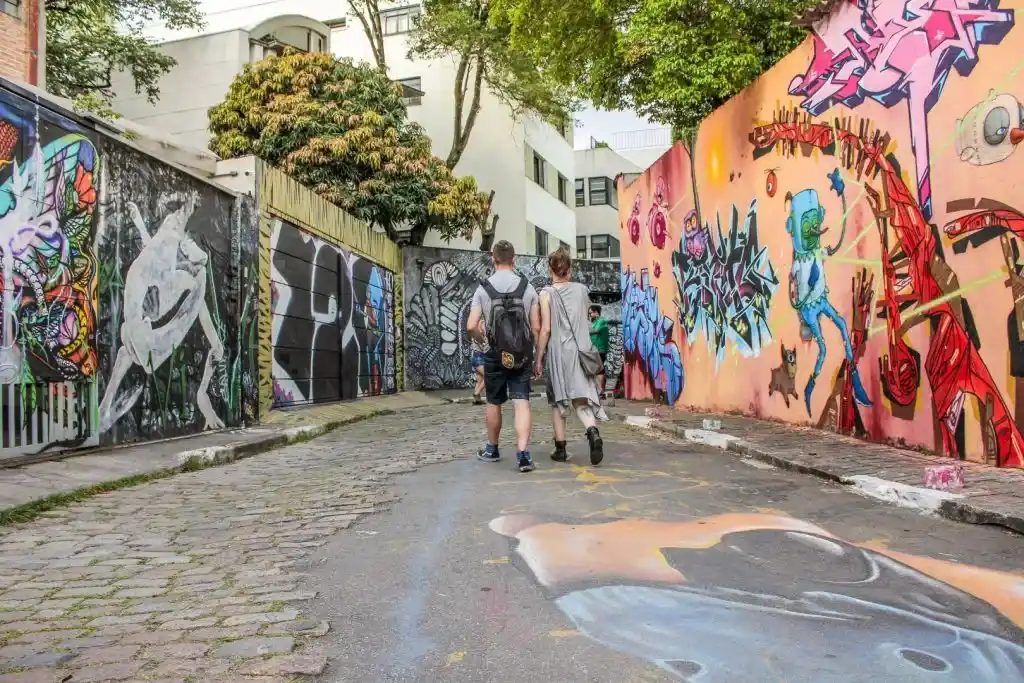 Como é morar em São Paulo? Conheça o Beco do Batman.