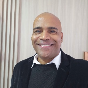 Foto do corretor Adriano Farias