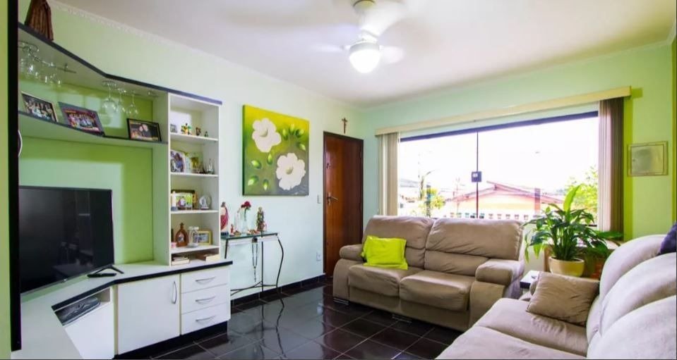 Casa à venda com 3 quartos, 198m² - Foto 1