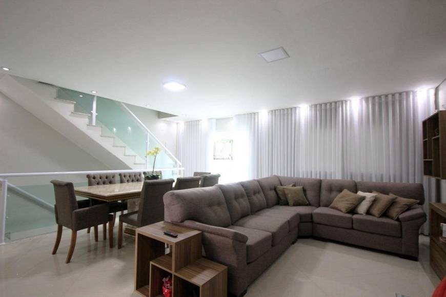 Casa, 3 quartos, 222 m² - Foto 1